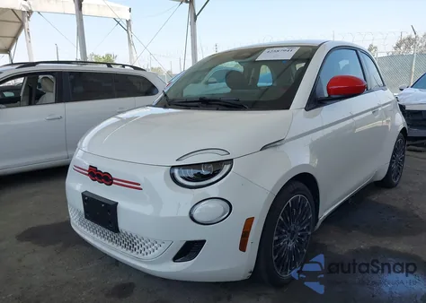 2024 Fiat 500E Inspi(Red) Fwd из США, поврежденный, VIN ZFAFFAA40RX210061